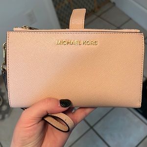 Light pink Michael Kors wallet with gold hardware